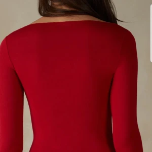 Intimissimi tröja - Helt ny och endast testad Ser ganska ljus ut på bilden men ör mörkare