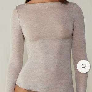 Intimissimi tröja - Beige Intimissimi tröja, använd mkt men väldigt bra skick ❤️