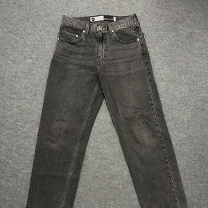 levi’s silvertab jeans - jeans från levi’s i nyskick, riktigt snygg grå färg och bra passform. storlek 29/30
