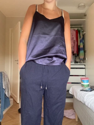 Marinblå Linnebyxor  - Linnebyxor frön zara. Marinblå 