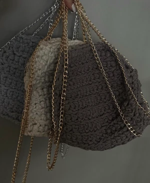 Virkad väska - Så fin Stella McCartney liknande väska i virkat, köpt av stazzi.remake på insta i mellan storleken. Köpt för 600kr☀️