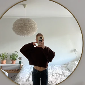 brun stickad tröja - brun stickad tröja från hm i strlk M men skulle säga att den är mer som en S. köpt förra året o aldrig använd. 🤍