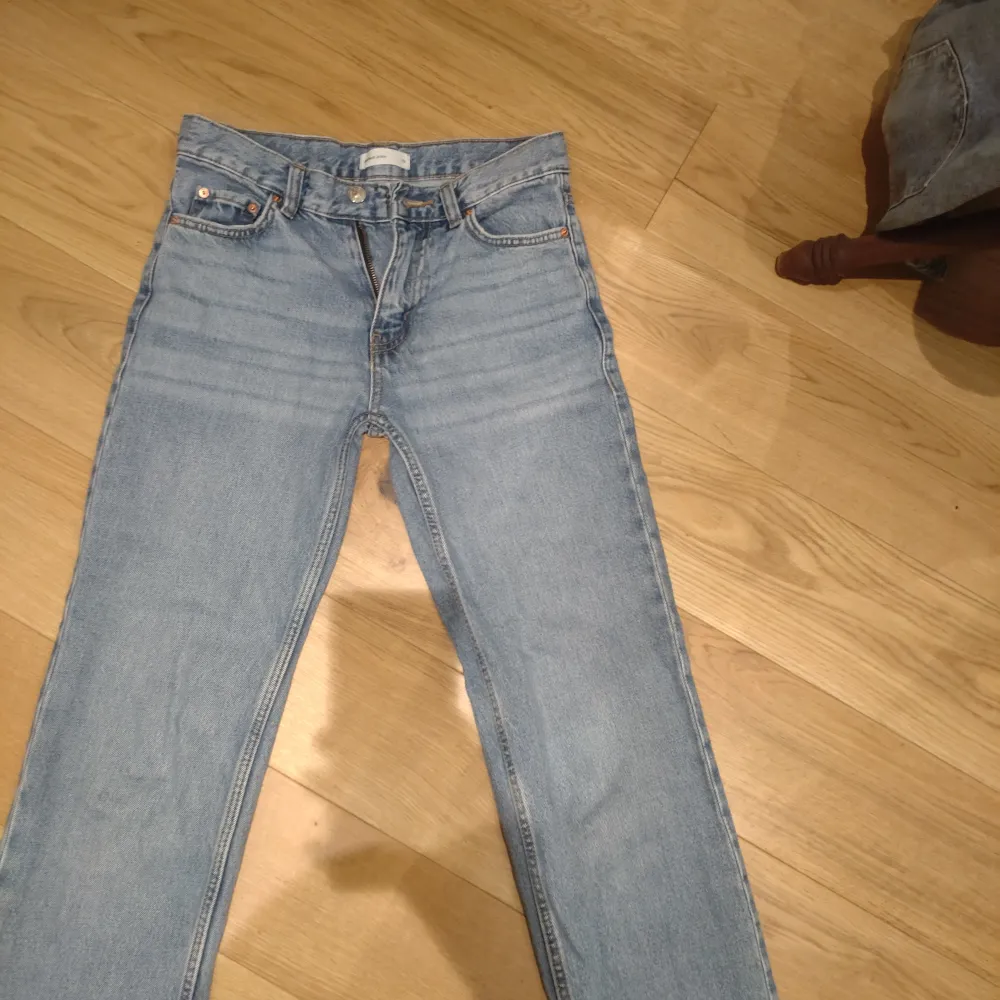 Jeans från Gina köpta i april, knappt använda så är därför fortfarande i fint skick. Pris kan diskuteras ☺️köparen betalar för frakt. Använd gärna 