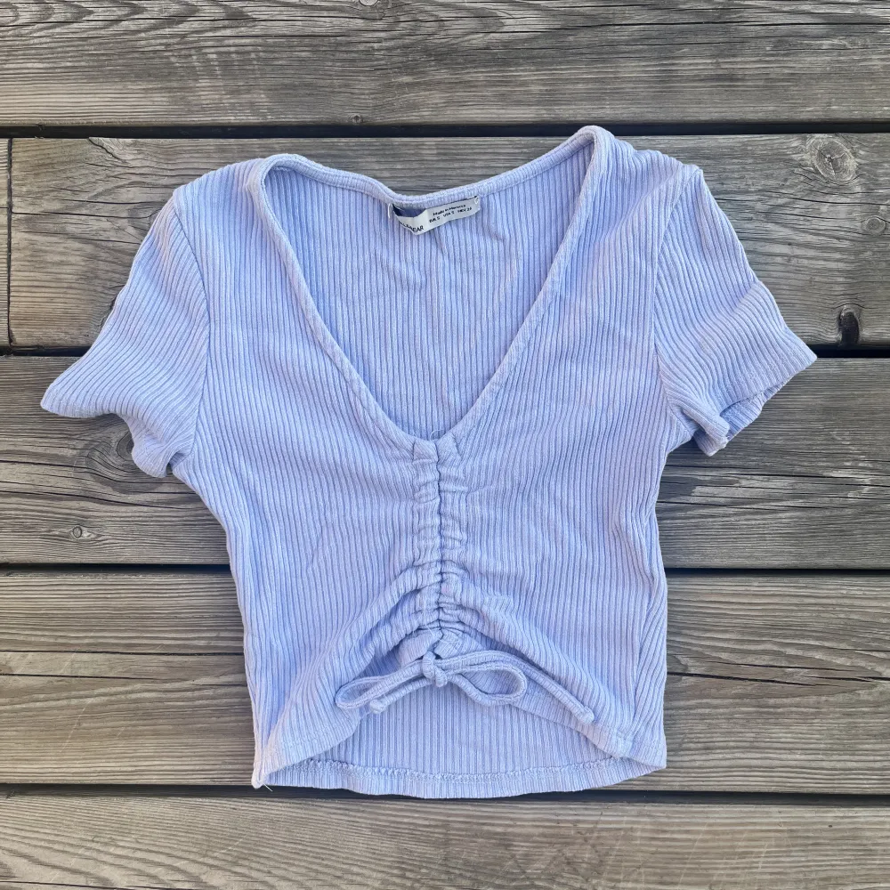 En blå urringad topp från pull & bear, i storlek S. Yläosat.
