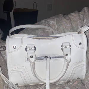 Vit väska  - jätte fin väska!