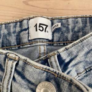 Ljusblå jeans från lager 157 säljes pågrund utav att det har inte kommit till användning 