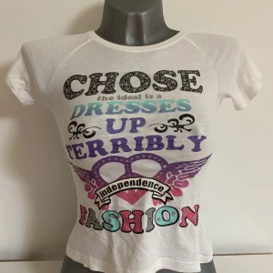 T-shirt  - Fin T-shirt som är vintage med text på🤍🤍