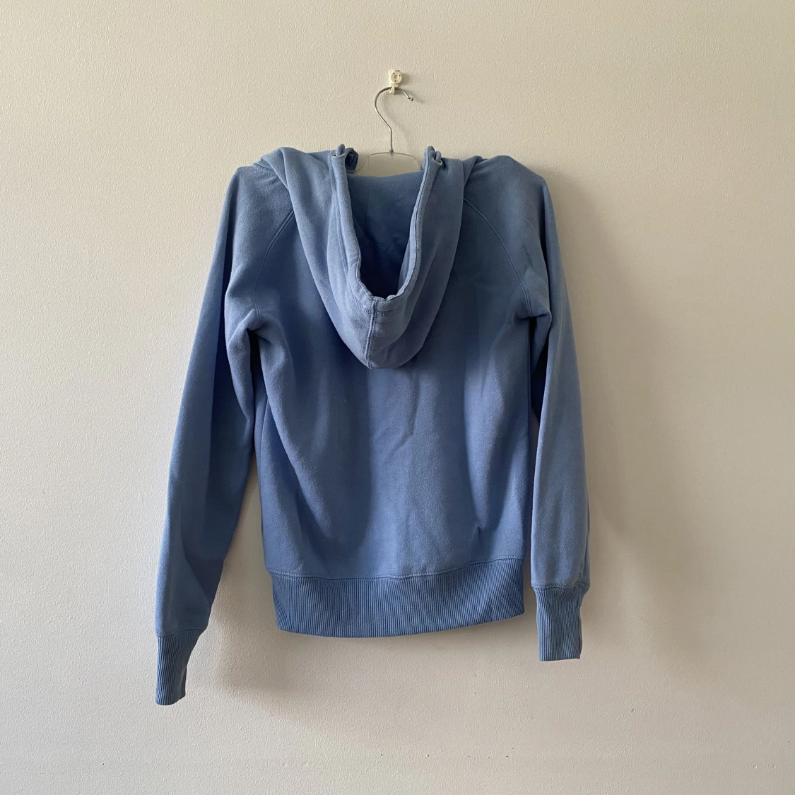 Blå hoodie med dragkedja - 90