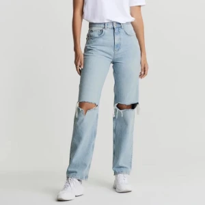 Gina jeans  - 90s high waist jeans ifrån Gina tricot i storlek 36 💛