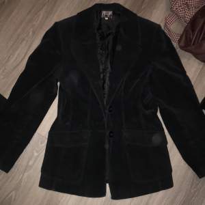 A heavy vintage velvet black blazer made out of mostly organic material, is super comfortable and stylish. It has a feminine and classy cut. Has pockets on both sides. Perfect condition 
