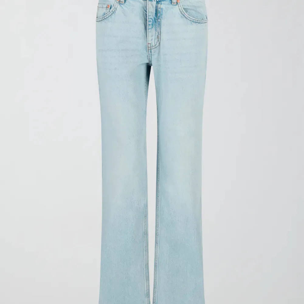 Säljer mina superfina  lågmidjade jeans .  Använda ett fåtal gånger. . Jeans & Byxor.
