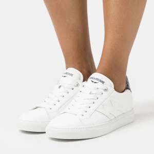 Zadig skor - Säljer mina zadig skor. Nypris: 2500kr säljer för 1499kr. Finns inte att köpa på zlaando längre. Frakten är 108kr. Priset kan såklart diskuteras. Användna men väl omhändertagna. 