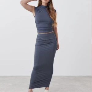 Kjol och topp set - Från ginatricot  Kjol strl s Topps strl m