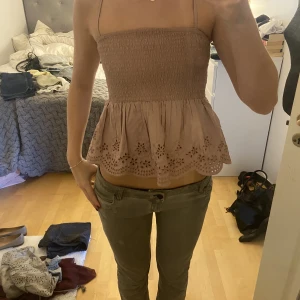 Söt topp - Säljer dessa två söta toppar från NAKD💞 en för 100, eller båda för 150🤗