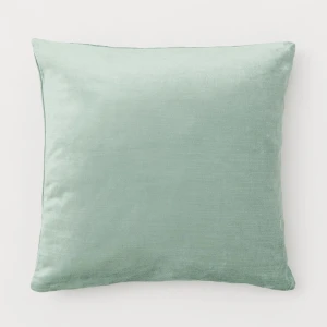 Kuddfodral H&M Home - Säljer 2st gröna kuddfodral då de ej kommit till användning. Mått: 40x40cm. Otroligt fin lyster. Prisetiketter sitter kvar. Båda för samma pris.