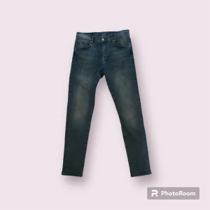 J.Lindeberg Jay Active Jeans - J.Lindeberg Jay Active Slim fit jeans Orginalpris 1295kr Ljusblå Strl 32/34 Perfekt skick  Aldrig använda