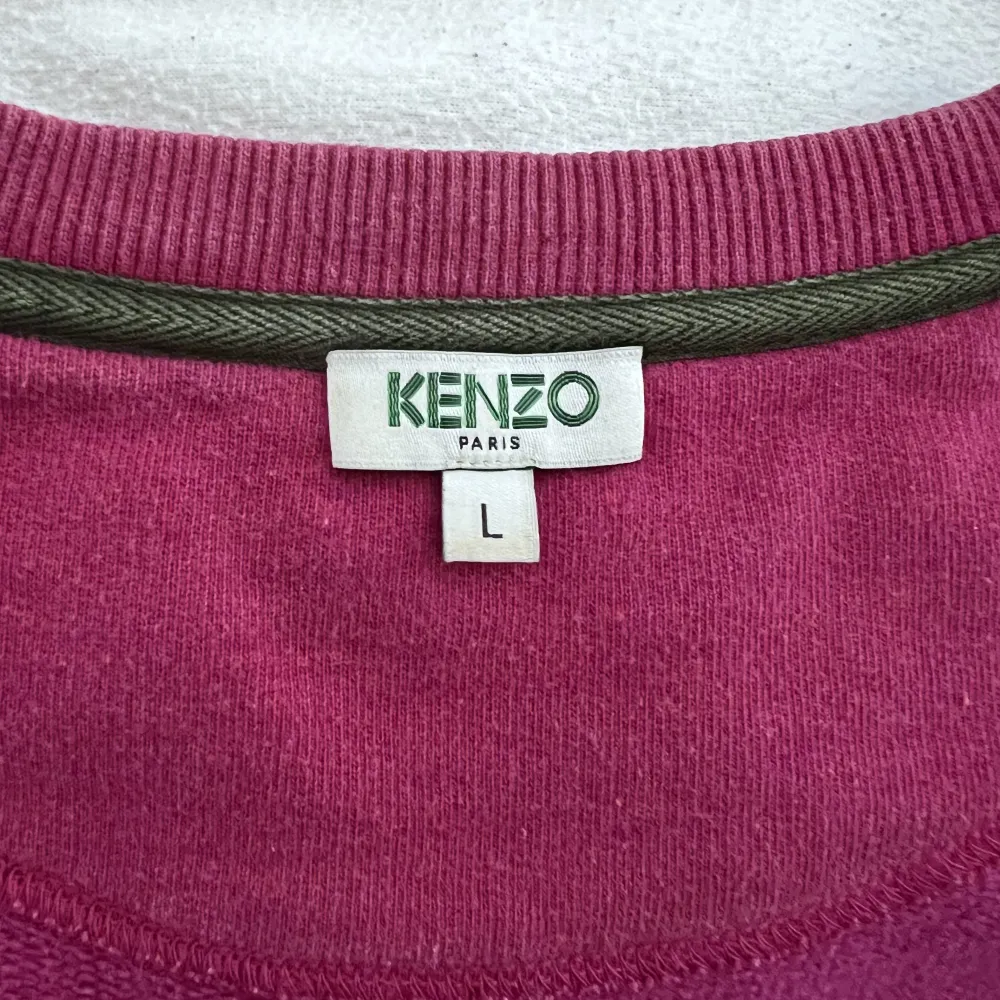 Kenzo tröja i storlek L. Kort i storleken Bra skick. Rosa/lila . Tröjor & Koftor.