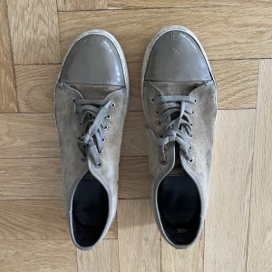 Lanvin 45 beige/khaki - Storlek 45. Ingen box el kvitto. Använda, men mkt liv kvar. Göteborg men kan posta. 