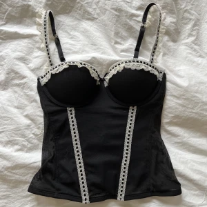 Korsett! - Jättefin korsett i storlek S, passar xs-s💓 Fint skick och justerbar storlek🥰