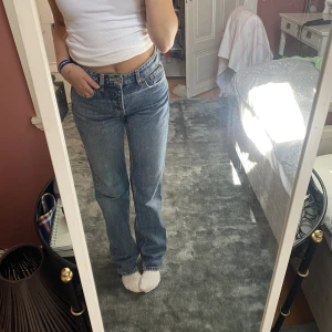 Mid waist jeans - Sparsamt använda!