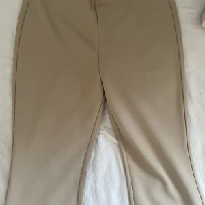 Flare leggings - Jätte skönt o fint, säljer för att det är inte min typ och jag ha inte ens tagit på mig de:) 