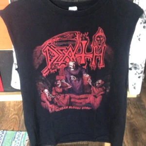 death linne! - grymt band, sjukt cool tröja! obs jag röker men den är tvättad och bör ej lukta, men känsliga varnas. vänligen tryck ej på köp nu, kontakta mig privat för att betala via swish. frakt 45kr