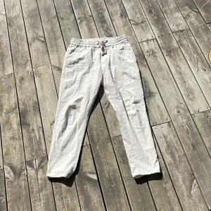 Linnebyxor  - Riktigt snygga Linnebyxor som är grymma till sommaren använt skick men inga större defekter!