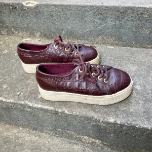 Sneaker Superga - Sko köpt i London, typ oanvända! Möts upp så får du prova! 