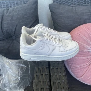 Airforce stl 40 Unisex - Använda Max 10 gånger , går att rengöra mer men har ej ork då jag inte vill ha de 