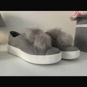 Steve Madden skor - Säljer mina Steve Madden skor! Strl: 40 (lite små i storlek)  Använda 2 gånger - pris: 200. Frakt tillkommer. 