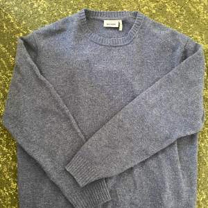 Stickad sweatshirt från weekday  Storlek: L Pris: 200kr Frakt: 66kr med postnord 