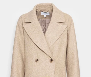 Skit snygg slutsåld kappa från vila! - En skit snygg kappa från vila som är helt slutsåld!👍 jag bjuder på halva frakten!!!!!💞💞