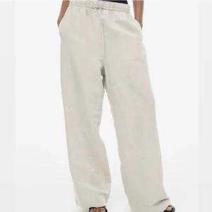 Linnebyxor - Säljer mina nya linnebyxor som är köpta här på Plick. Köptes oanvända och är inte använda av mig heller då de var för korta på mig