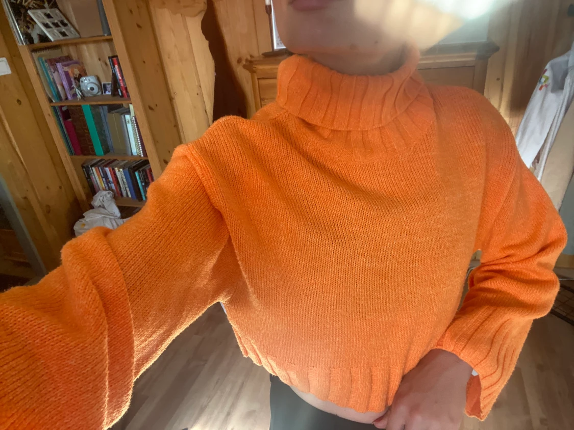 Orange stickad tröja  - 91