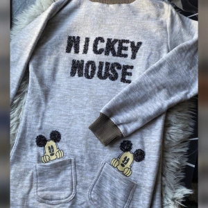 Sweatshirt  - Ny. Dm för mer detaljer 