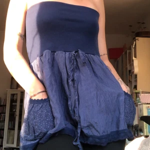 Strapless topp - Världens finaste topp. Kan inte ha den för jag har för små boobies lol😭🥹.  Bra skick och så bekväm. Köparen står för frakten💕