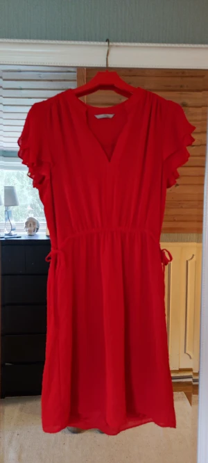 Röd klänning  - Fint skick Stl 38 