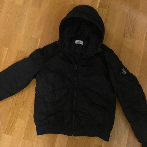 Stone island jacka - En stone island jacka som kostar runt 5-7 tusen nypris! Säljer pga börjar bli för liten!
