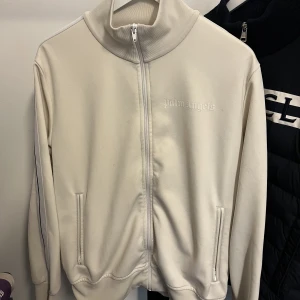 Palm Angels Tracktop- Beige - Palm Angels Tracktop- Beige Size: Large Cond: 8/10 Pris: 2400:-