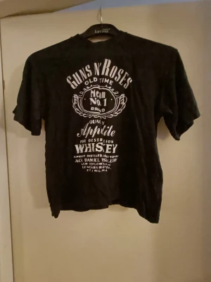 Guns'n'roses tshirt - Svart T-shirt med Guns'n'roses -motiv, tryck på både framsidan och baksidan 