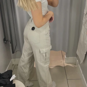 Cargo byxor - Fina cargo byxor som tyvärr inte kommer till mycket användning längre!