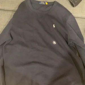 Ralph lauren tröja  - Säljer en helt ny tvärfeta Ralph Lauren tröja som är för stor för mig 