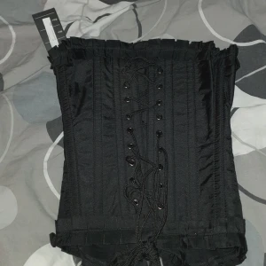 Corset - Säljer för andvände den aldrig köpte för 1200kr i Göteborg helt o andvänded   fins imga bilder för jag andvände den aldrig Skriv om det är något ♥️