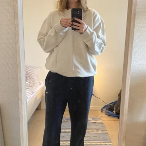 Sweatshirt från arket - Lite skrynklig dåd en legat nedvikt:)