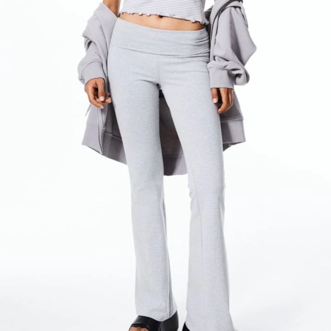 HM populära yogapants i ljusgrå