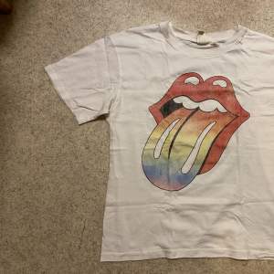 T-shirt Rolling Stones i fint skick. Från HM. 