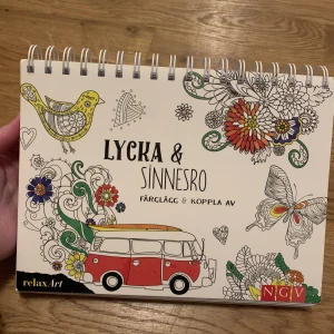 Lycka & sinnesro målarbok - Helt ny målarbok för vuxna 
