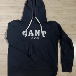 Gant hoodie - Blå gant hoodie. har blivit för liten för mig. 