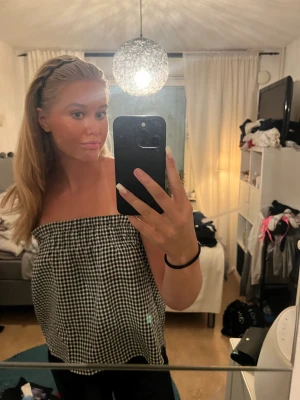 Topp - Fin topp som man kan ha med band eller vika ner dem!