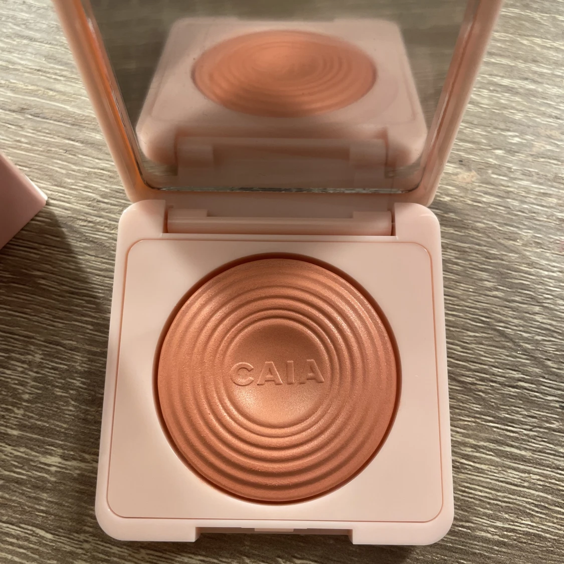 caia glow blush  - 90